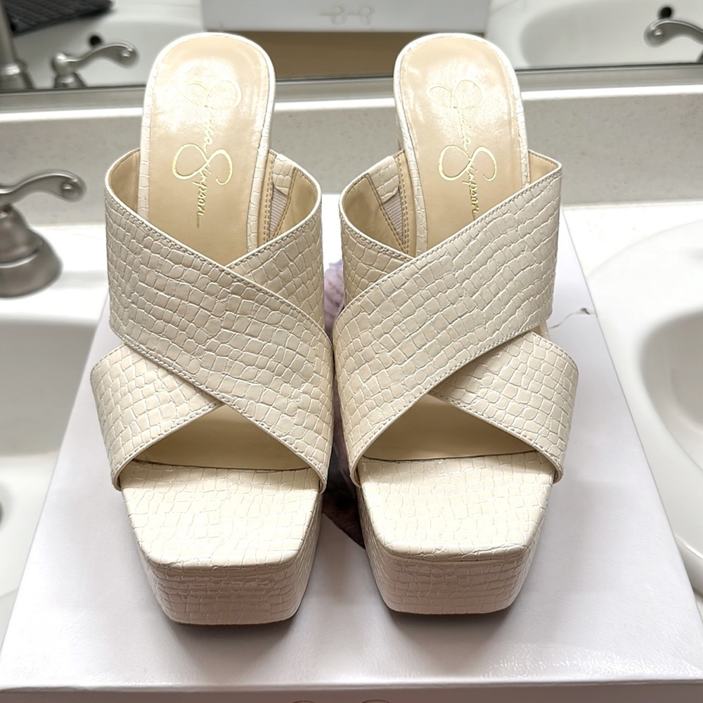 Jessica Simpsons Platform Sandals